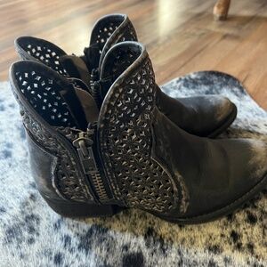 Circle G distressed ankle boot